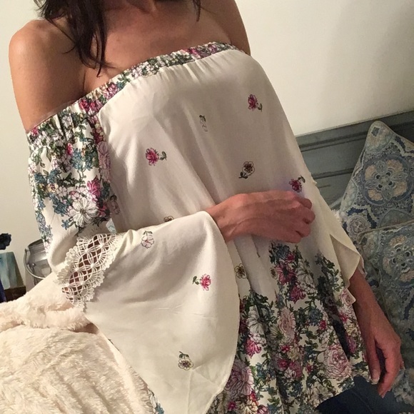Off the Shoulder Floral Top - Picture 4 of 4